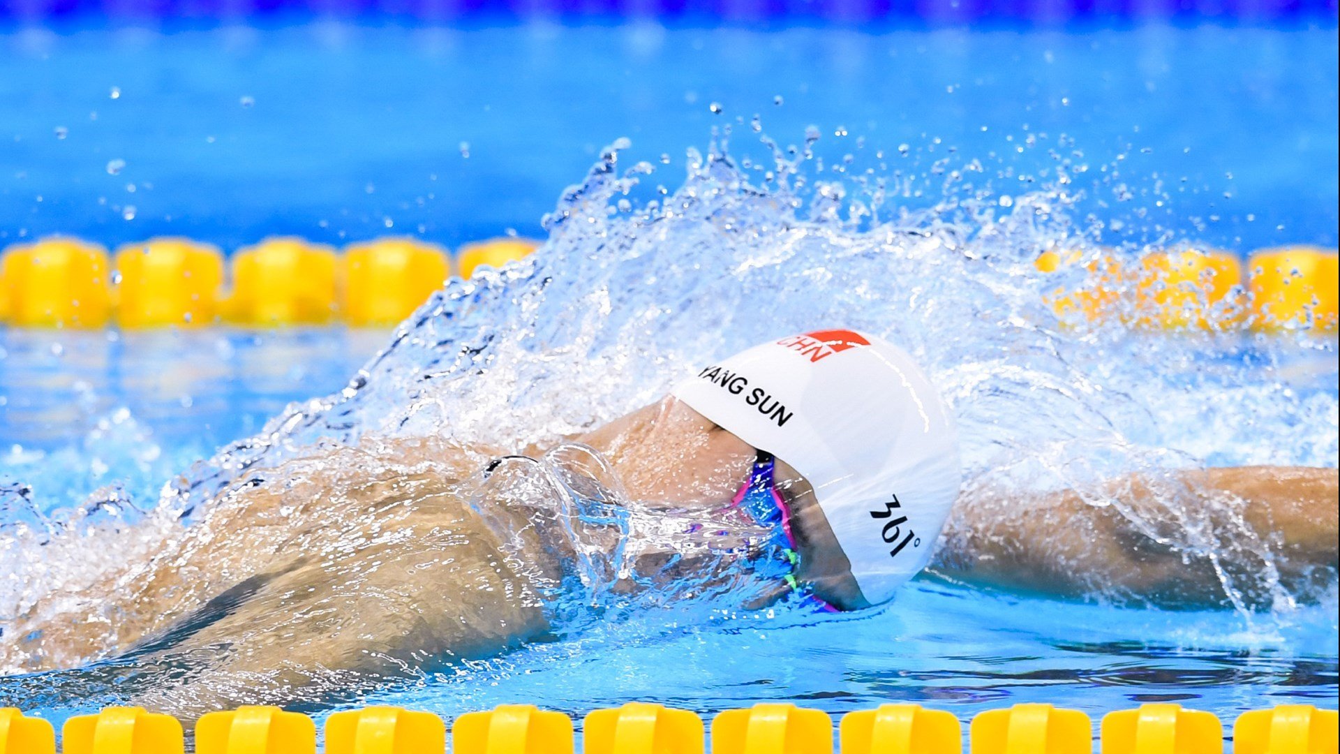 开云体育下载官网-伊朗球队合影全员戴手套围巾,时尚圈点赞“冷酷战士”