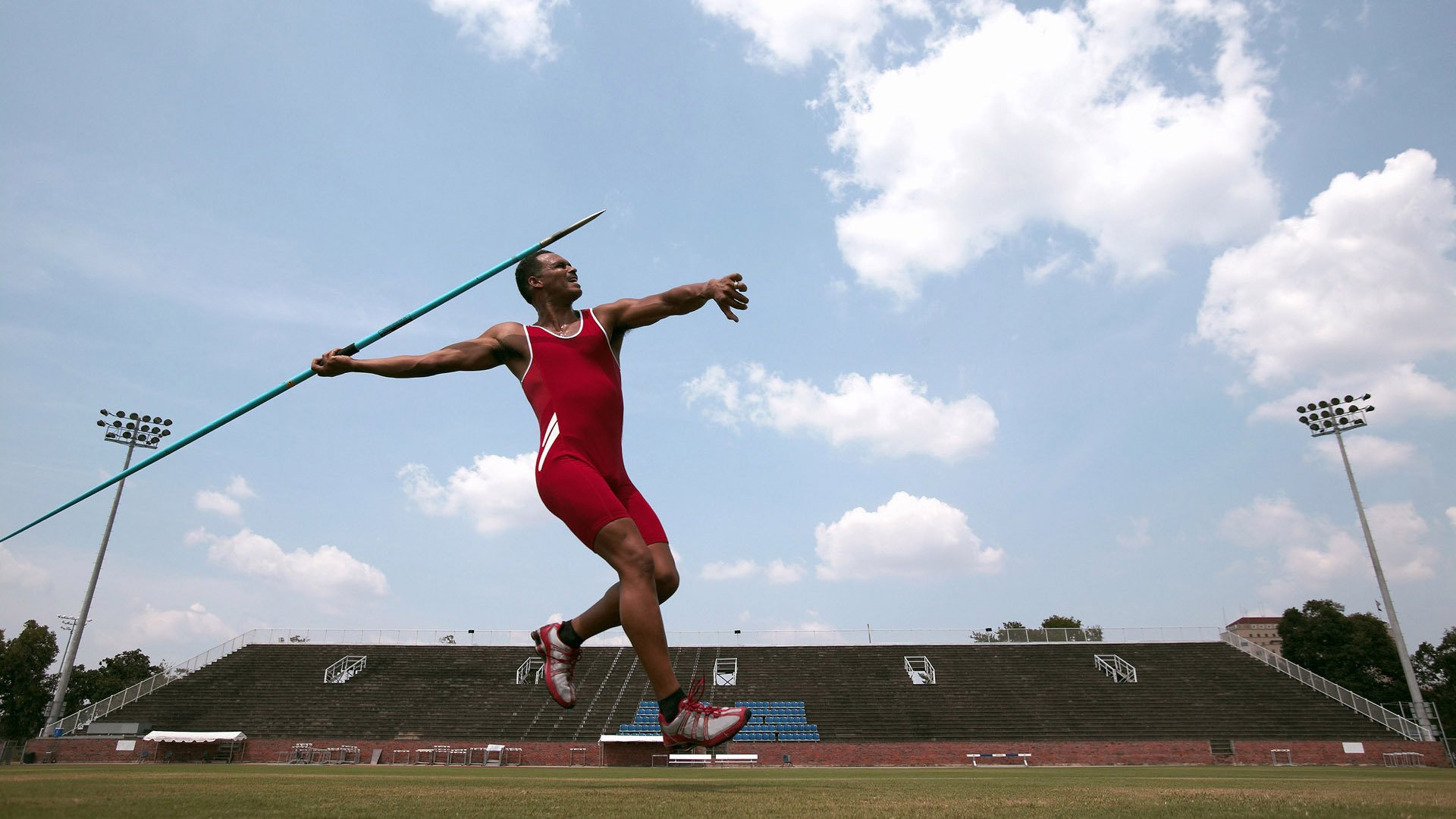 球场抗议：球员与裁判的精彩交锋，球员对裁判判决有异议怎么办